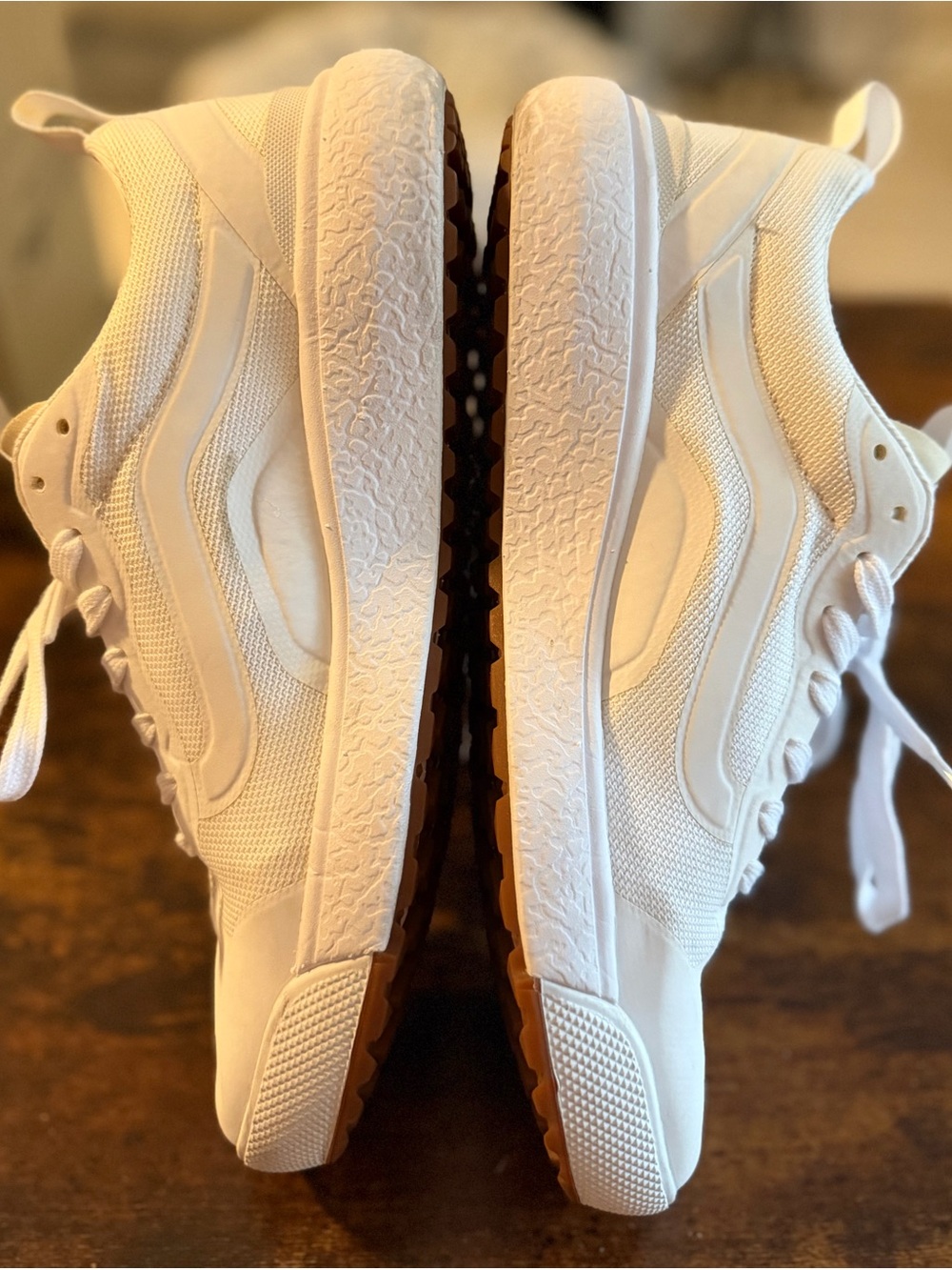 Vans UltraRange Sneakers True White Gum Sole Low Top Unisex Men 7/ Women 8.5
